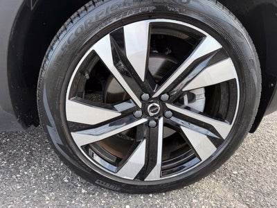 2024 Volvo XC40 Plus Bright Theme