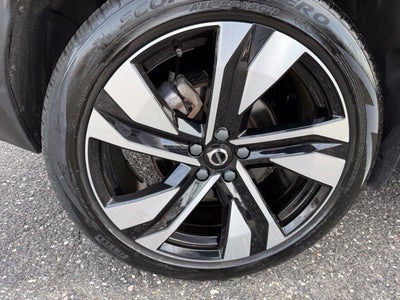 2024 Volvo XC40 Plus Bright Theme
