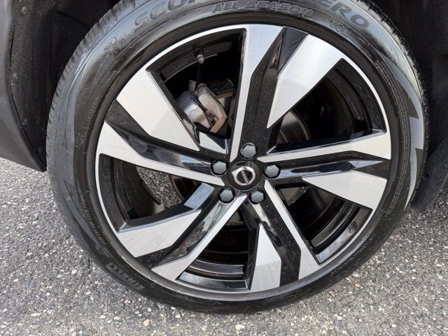 2024 Volvo XC40 Plus Bright Theme
