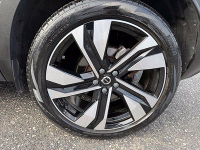 2024 Volvo XC40 Plus Bright Theme