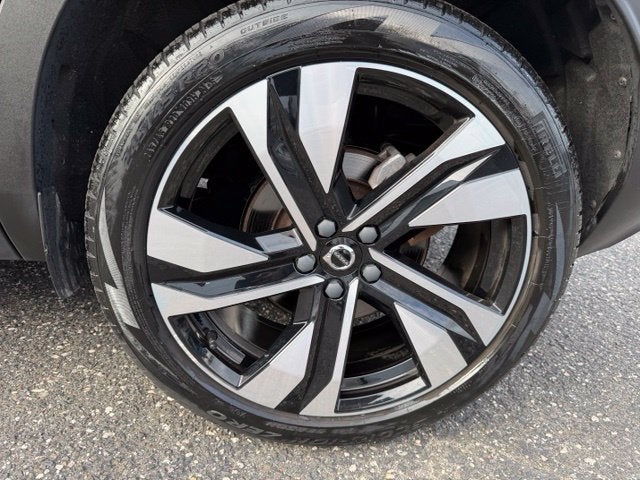 2024 Volvo XC40 Plus Bright Theme