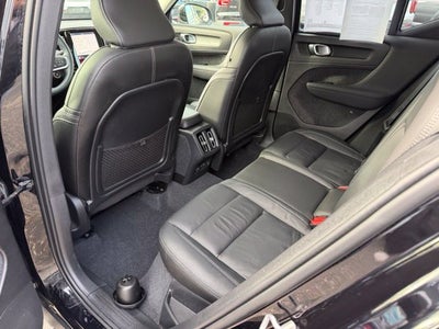2024 Volvo XC40 Plus Bright Theme