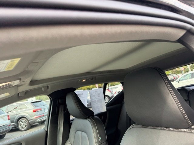 2024 Volvo XC40 Plus Bright Theme