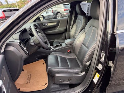 2024 Volvo XC40 Plus Bright Theme