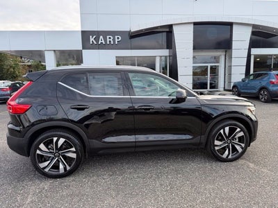 2024 Volvo XC40 Plus Bright Theme