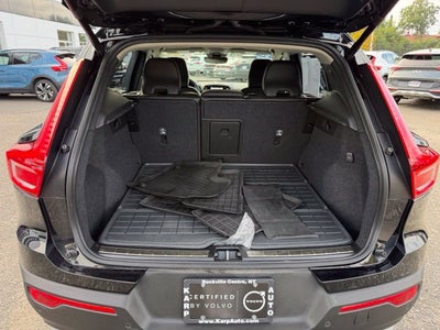 2024 Volvo XC40 Plus Bright Theme