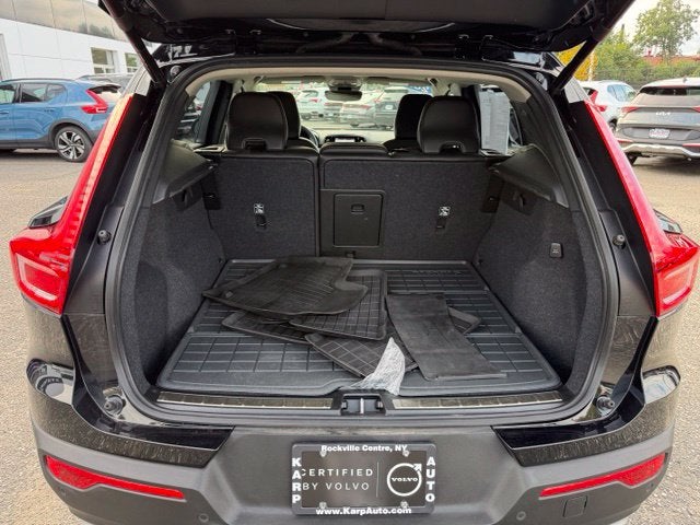2024 Volvo XC40 Plus Bright Theme