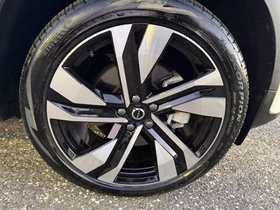 2025 Volvo XC40 Plus Bright Theme