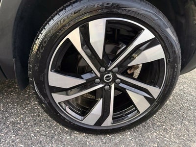 2025 Volvo XC40 Plus Bright Theme