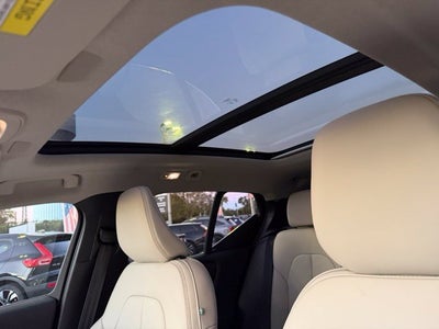 2025 Volvo XC40 Plus Bright Theme