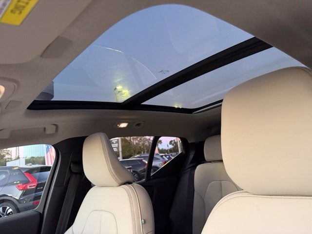 2025 Volvo XC40 Plus Bright Theme