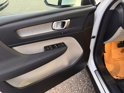 2025 Volvo XC40 Plus Bright Theme
