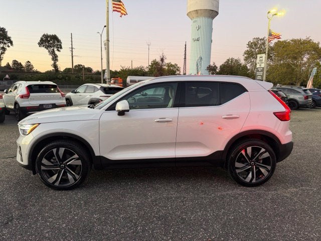 2025 Volvo XC40 Plus Bright Theme