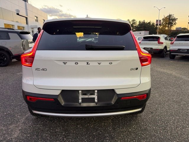 2025 Volvo XC40 Plus Bright Theme