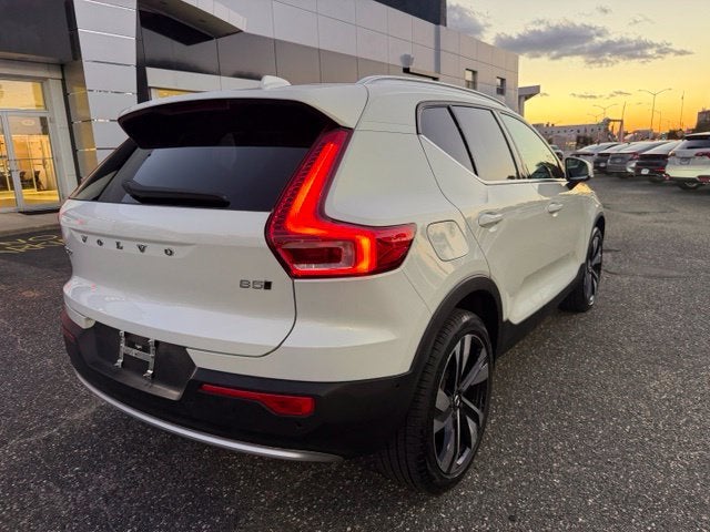 2025 Volvo XC40 Plus Bright Theme