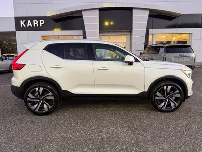 2025 Volvo XC40 Plus Bright Theme