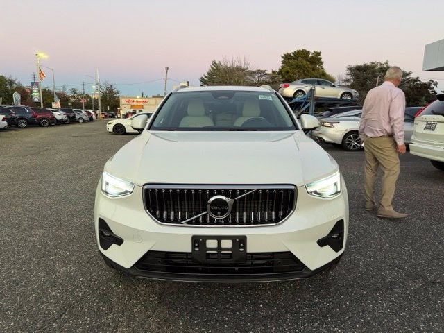 2025 Volvo XC40 Plus Bright Theme