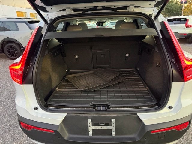 2025 Volvo XC40 Plus Bright Theme