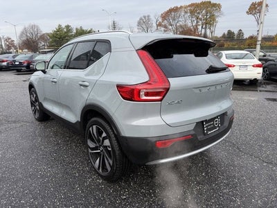 2025 Volvo XC40 Ultra Bright Theme