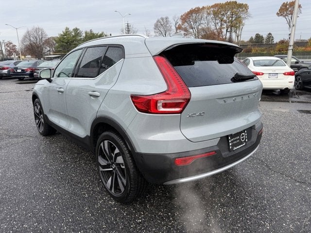 2025 Volvo XC40 Ultra Bright Theme