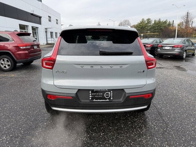 2025 Volvo XC40 Ultra Bright Theme