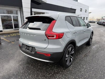 2025 Volvo XC40 Ultra Bright Theme