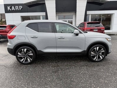 2025 Volvo XC40 Ultra Bright Theme