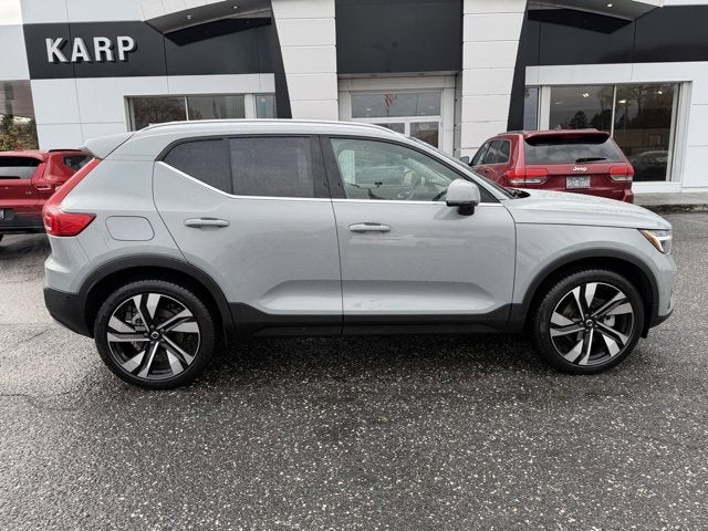 2025 Volvo XC40 Ultra Bright Theme