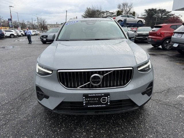 2025 Volvo XC40 Ultra Bright Theme