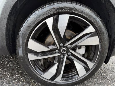 2025 Volvo XC40 Ultra Bright Theme