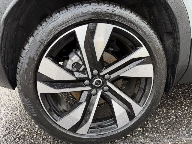 2025 Volvo XC40 Ultra Bright Theme