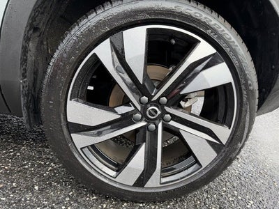 2025 Volvo XC40 Ultra Bright Theme