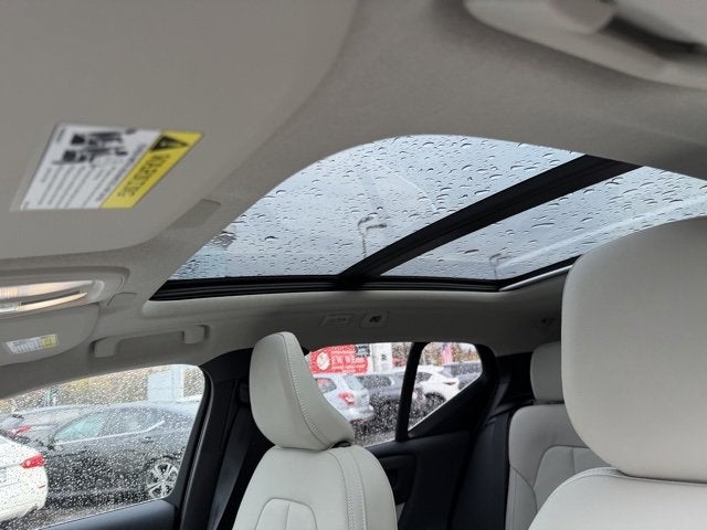 2025 Volvo XC40 Ultra Bright Theme