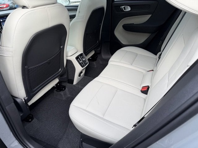 2025 Volvo XC40 Ultra Bright Theme