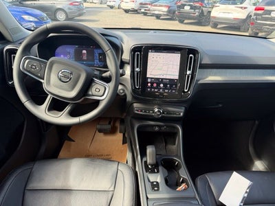 2024 Volvo XC40 Core Bright Theme