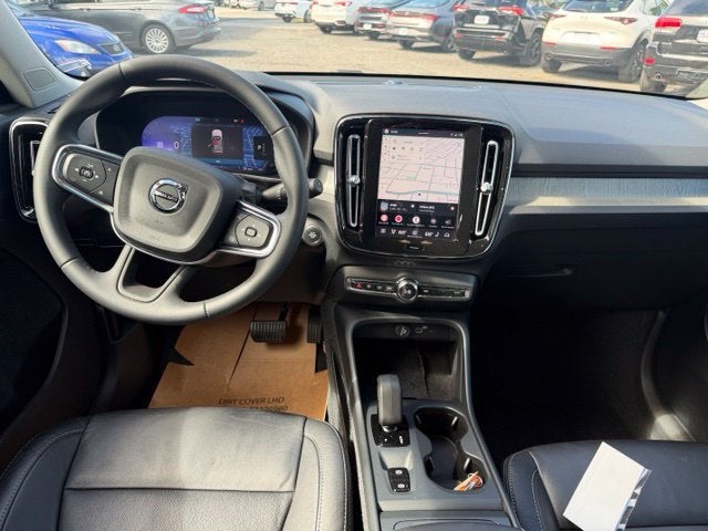 2024 Volvo XC40 Core Bright Theme