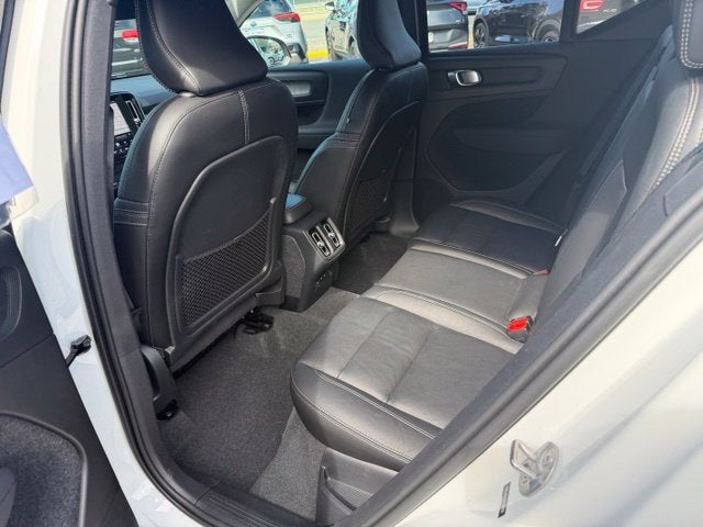 2024 Volvo XC40 Core Bright Theme