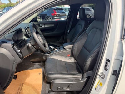 2024 Volvo XC40 Core Bright Theme