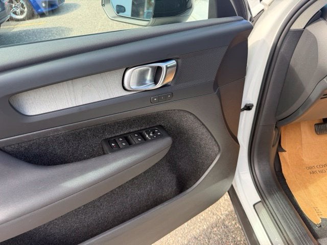 2024 Volvo XC40 Core Bright Theme