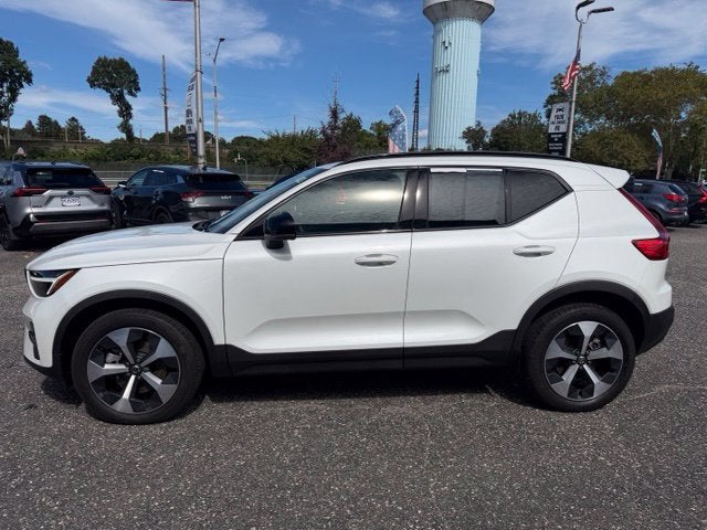 2024 Volvo XC40 Core Bright Theme