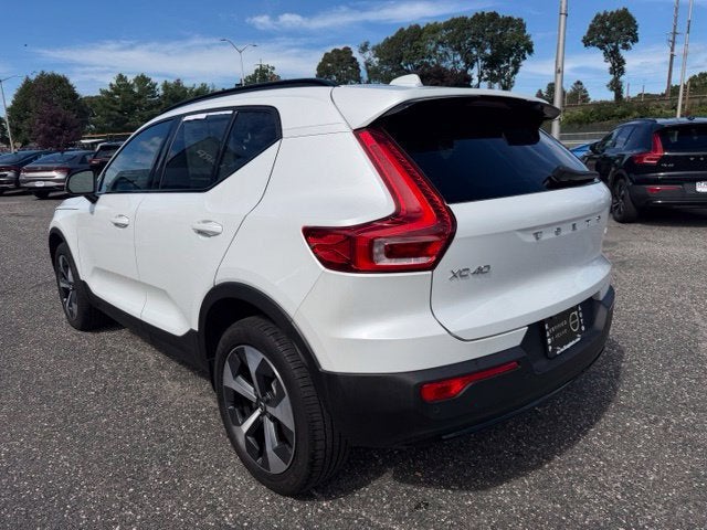 2024 Volvo XC40 Core Bright Theme