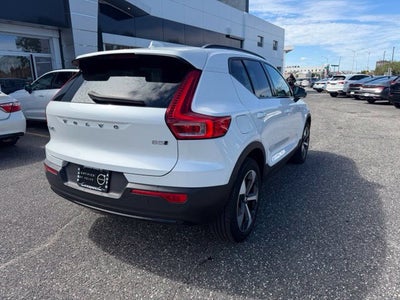 2024 Volvo XC40 Core Bright Theme