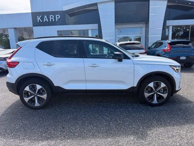 2024 Volvo XC40 Core Bright Theme