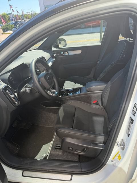 2026 Volvo XC40 Core
