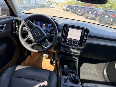 2024 Volvo XC40 Core Bright Theme