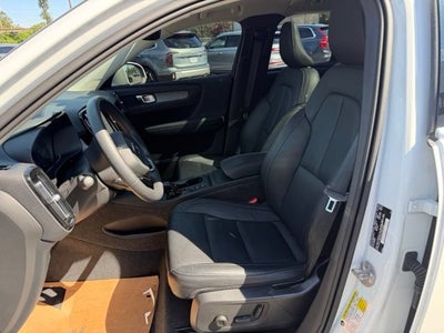 2024 Volvo XC40 Core Bright Theme