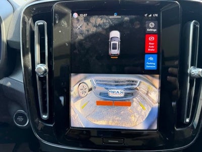 2024 Volvo XC40 Core Bright Theme