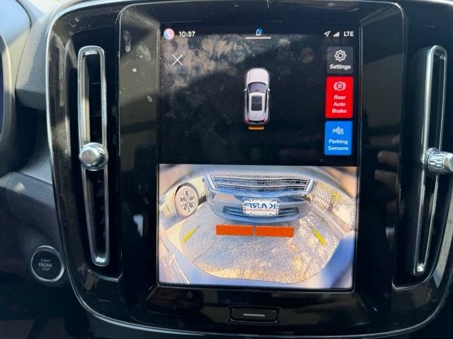 2024 Volvo XC40 Core Bright Theme