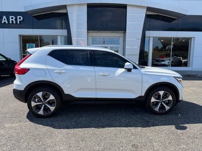 2024 Volvo XC40 Core Bright Theme