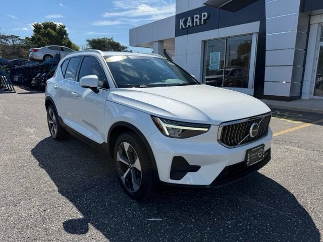 2024 Volvo XC40 Core Bright Theme